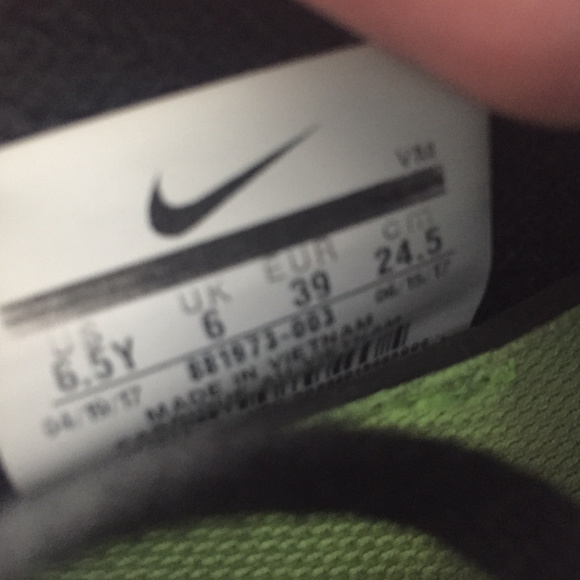 Nike kids' flyknit athletic shoes--$5 SALE! - Picture 3 of 5